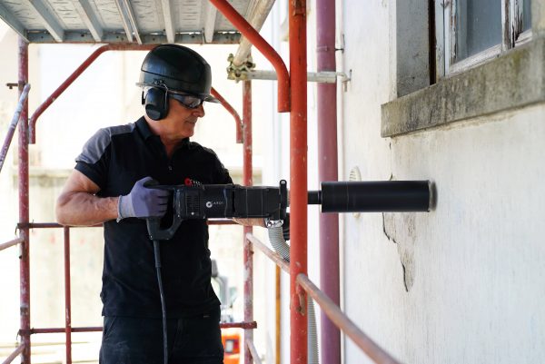 Construction worker drill a wall using CARDI DPH 3000 ME-17.